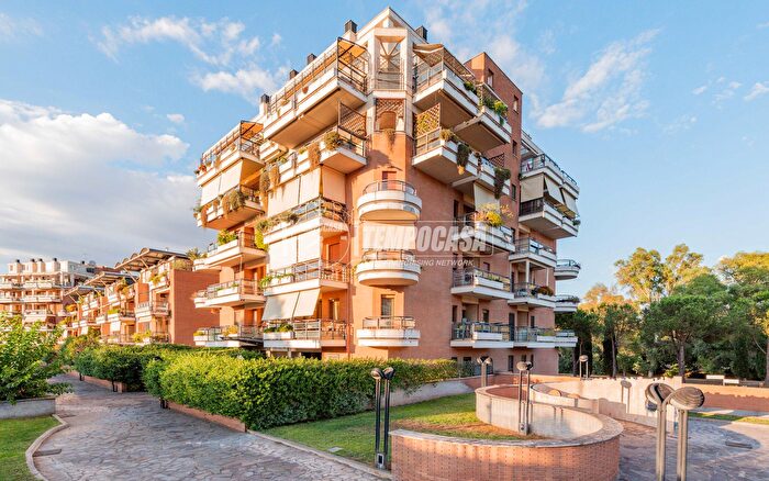 Appartamento trilocale in vendita in Via Giorgio Vigolo, Roma