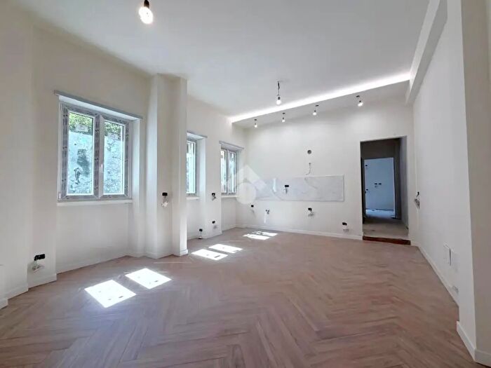 Appartamento trilocale in vendita in Via del Casale Giuliani, Roma