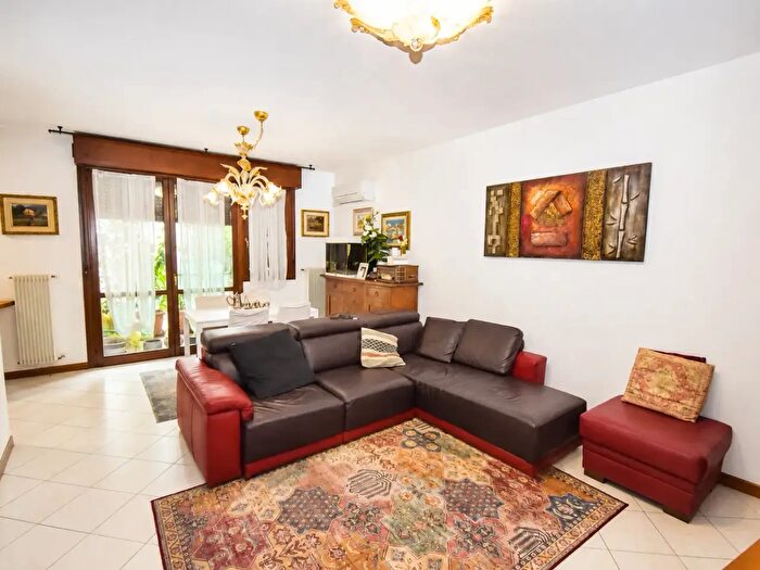 Appartamento con 5 locali in vendita in Via Trieste, Arzignano