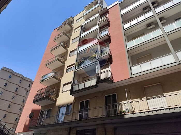 Appartamento con 6 locali in vendita in Via Delfino Pesce, Bari