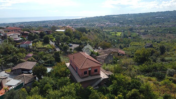Casa con 5 locali in vendita in Via Passo Sciara, Giarre