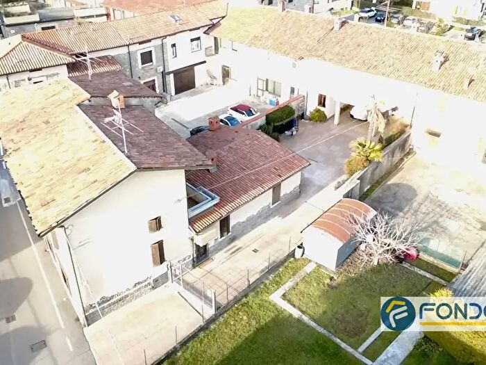 Casa con 5 locali in vendita in Via Colombo, Castelli Calepio