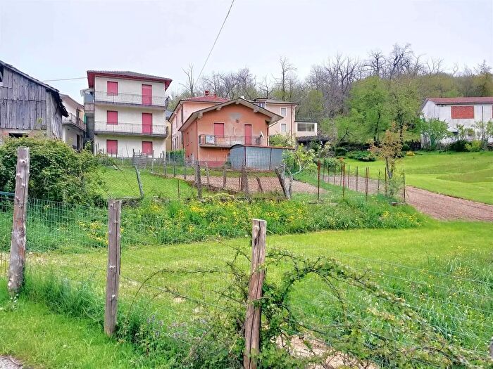 Casa con 7 locali in vendita in Zeri