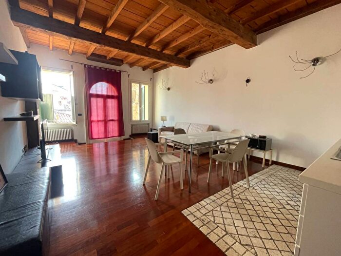 Appartamento bilocale in affitto in Via Giuseppe Mazzini, Centro Storico, Ferrara