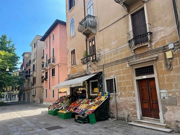 Appartamento con 5 locali in vendita in Calle Gorizia, Venezia