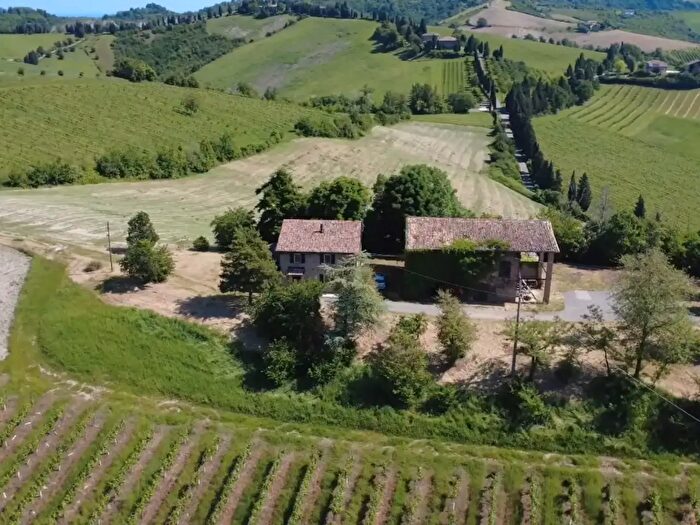 Casa con 8 locali in vendita in Via Rio Monteorsello, Valsamoggia