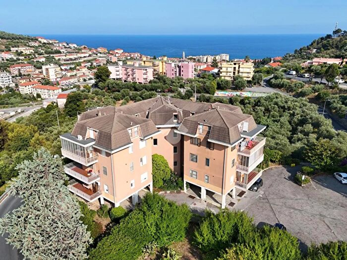 Appartamento trilocale in vendita in Via Provinciale, Costarainera