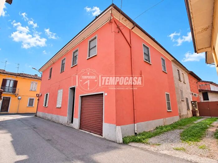 Casa quadrilocale in vendita in San Nazzaro Sesia