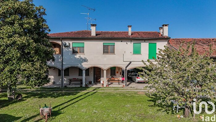 Casa con 6 locali in vendita in Via dei Mille, Rovigo