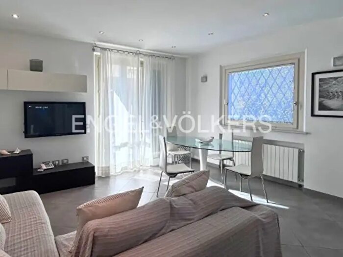 Casa quadrilocale in affitto in Via Curtatone, Pietrasanta