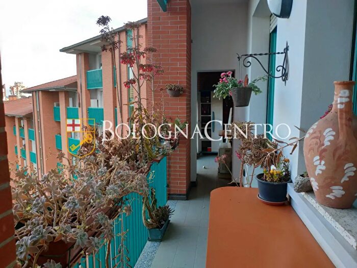 Appartamento con 7 locali in vendita in Via Athos Bellettini, Bologna