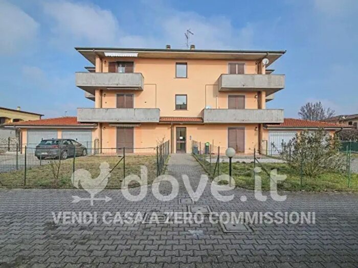 Appartamento trilocale in vendita in Via Barbieri, Roncaro