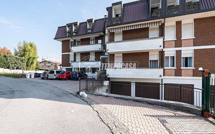 Appartamento trilocale in vendita in Via Alessandro Volta, Inverigo