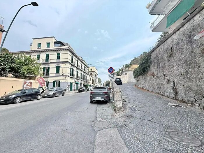 Appartamento monolocale in vendita in Discesa Gaiola, Napoli