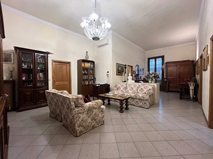 Appartamento con 7 locali in vendita in Via Claudio Monteverdi, Firenze