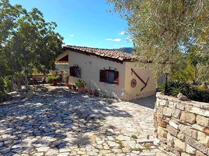 Casa trilocale in vendita in Chiusa Sclafani