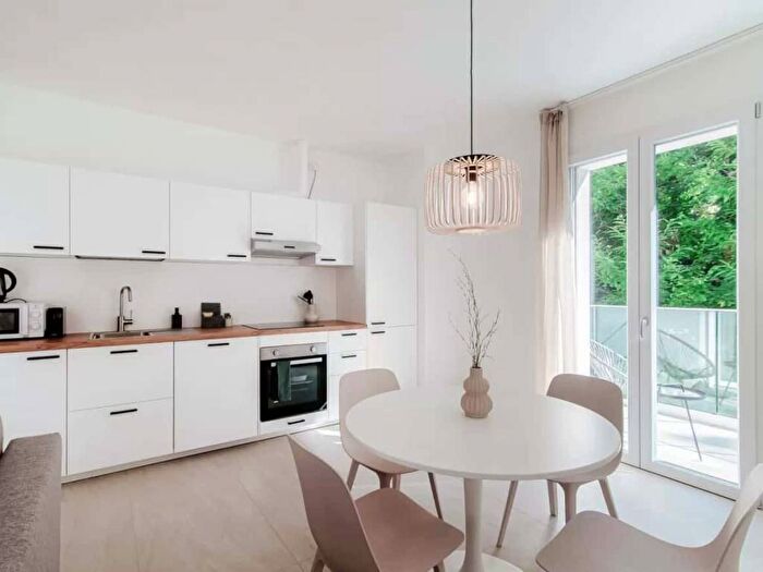 Appartamento trilocale in affitto in Via Bellinzona, Nino Bixio, Como