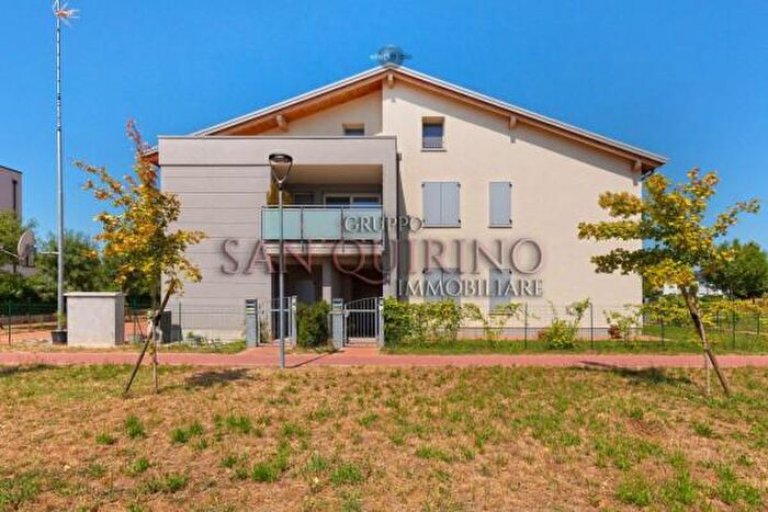 Appartamento trilocale in vendita in Via Ilaria Alpi, Novellara