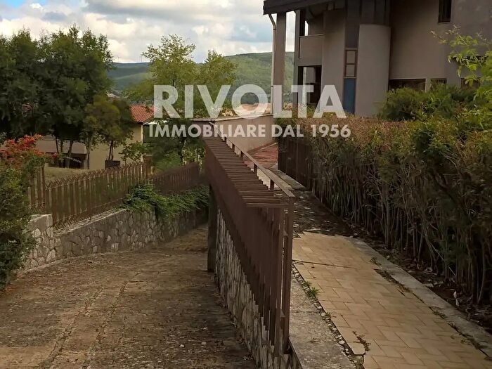 Casa con 10 locali in vendita in Viale Primo Maggio Snc, Filiano
