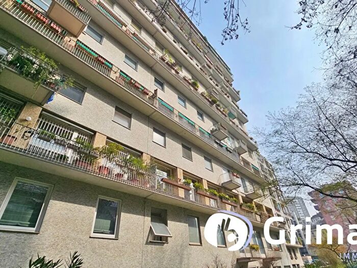 Appartamento trilocale in affitto in Via dei Pellegrini, Milano