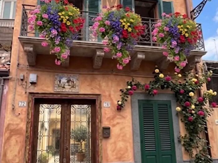 Casa con 6 locali in vendita in Via La Rosa, Pedara