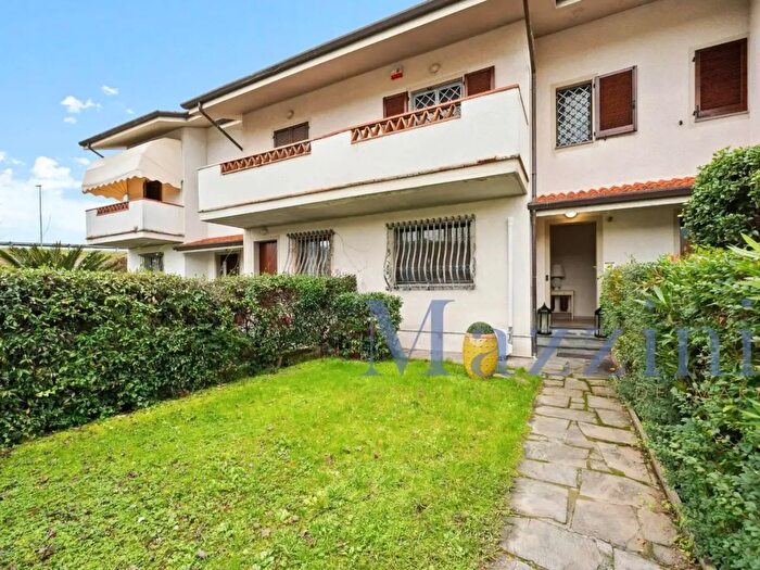 Casa con 7 locali in vendita in Via XX Settembre, Forte Dei Marmi