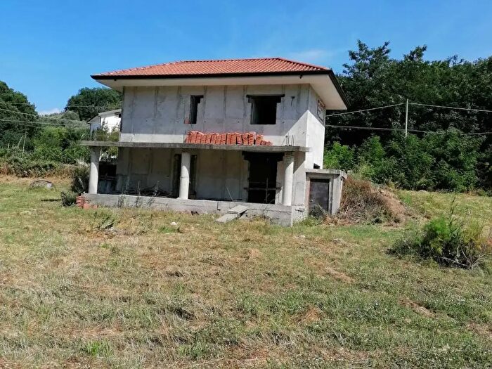 Casa trilocale in vendita in Contrada Vallone Snc, Rende