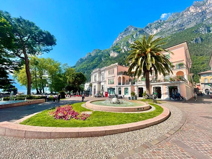 Appartamento quadrilocale in vendita in Piazza Garibaldi, Riva Del Garda