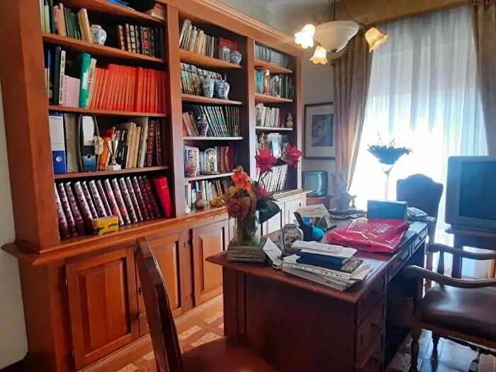Appartamento con 11 locali in vendita in Castelfranco Di Sotto