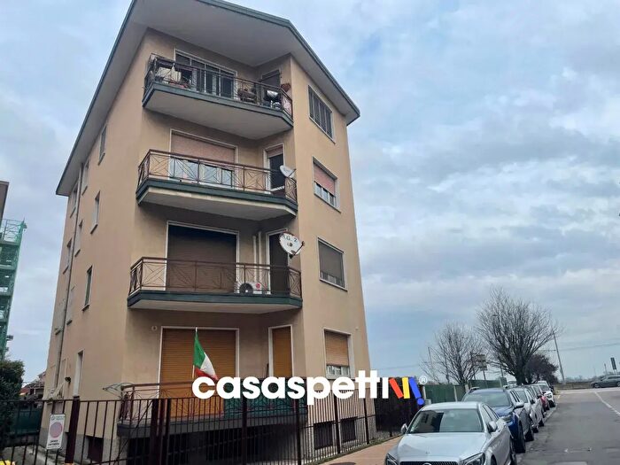 Appartamento trilocale in vendita in Via Europa, Rozzano