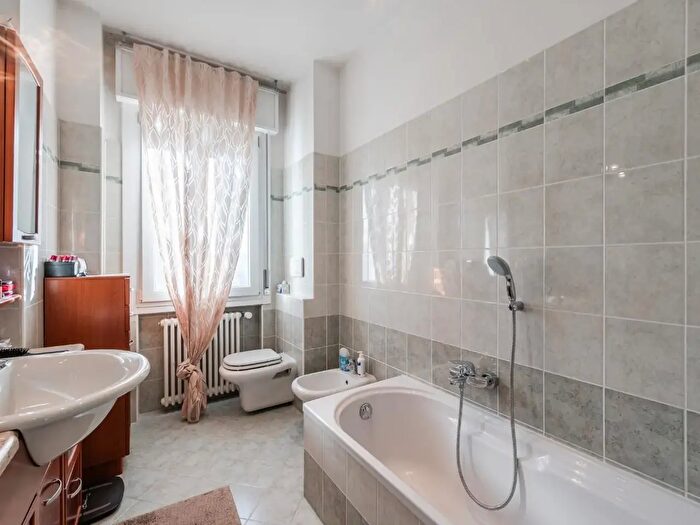 Appartamento con 5 locali in vendita in Via Maria Melato, Reggio Emilia