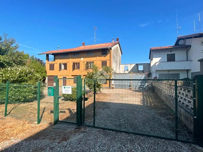 Casa con 8 locali in vendita in Via Antonio Gramsci, Cureggio