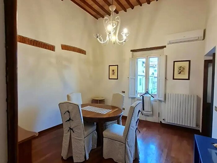 Appartamento con 5 locali in affitto in Pisa