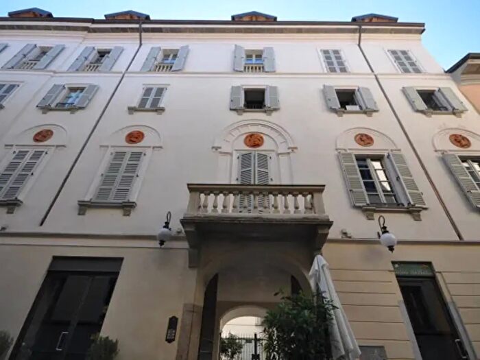 Appartamento trilocale in affitto in Via degli Avogadro, Novara