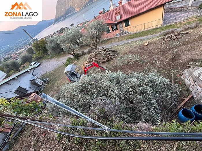 Appartamento trilocale in vendita in Via Dosso, Sale Marasino