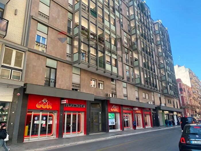 Appartamento trilocale in vendita in Via Francesco Crispi, Bari
