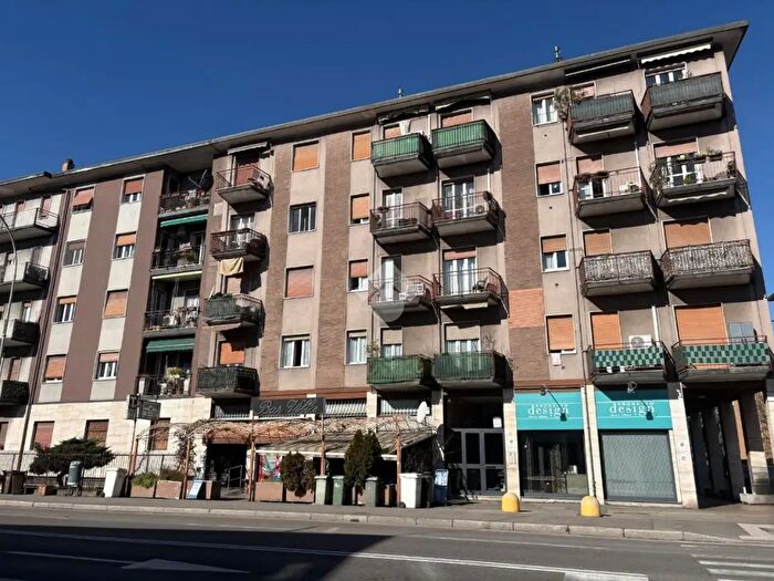 Appartamento trilocale in vendita in Viale Toselli, Legnano