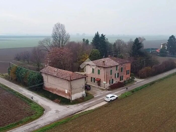 Casa quadrilocale in vendita in Via Lunga, Cento
