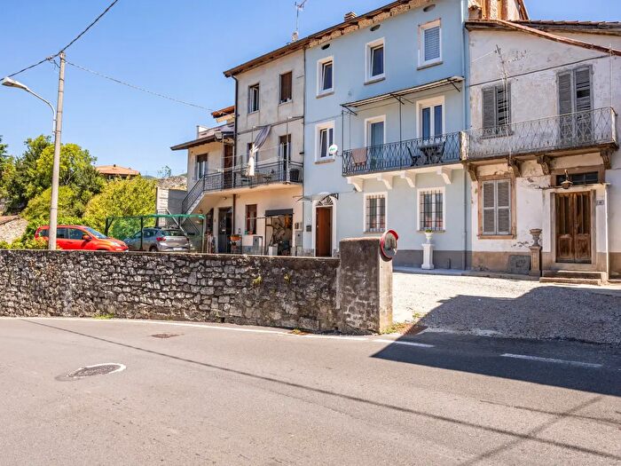 Casa con 7 locali in vendita in Via G Garibaldi a, Ferrera Di Varese