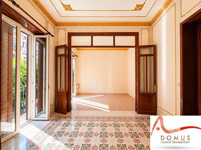 Appartamento con 5 locali in affitto in Via Sammartino, Politeama Ruggiero Settimo, Palermo