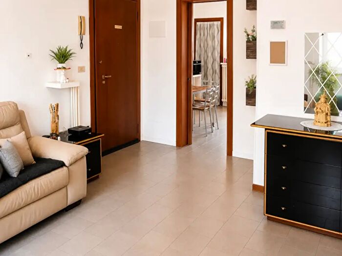 Appartamento trilocale in vendita in Via Decorati al Valore Militare, Parma