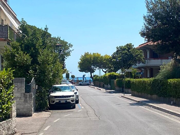 Appartamento con 6 locali in affitto in Piazza Marco Emilio Scauro, Centro, Minturno