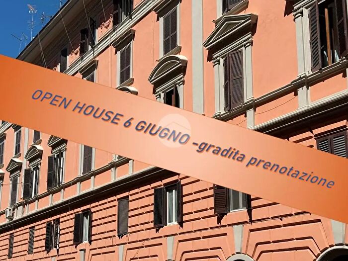 Appartamento bilocale in vendita in Via dei Marsi, Roma