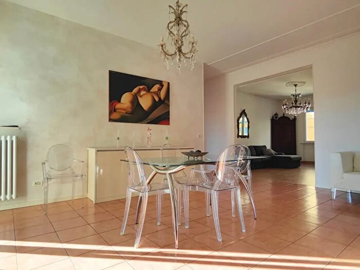 Appartamento trilocale in vendita in Via del Castello, Piacenza