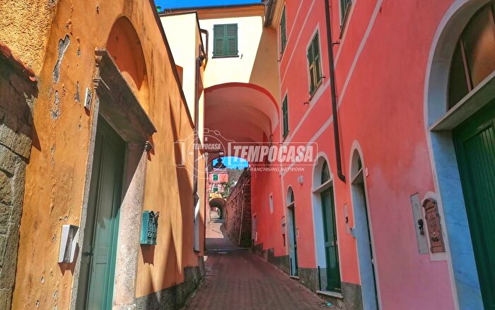 Appartamento quadrilocale in vendita in Via San Giacomo, Orco Feglino