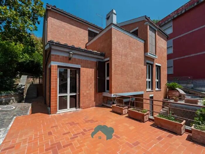 Casa con 6 locali in vendita in Via Tivoli, Poli