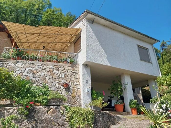 Casa trilocale in vendita in Camaiore