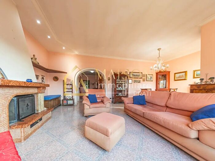 Appartamento trilocale in vendita in Via Banari, Roma