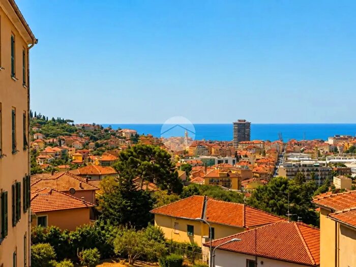 Appartamento bilocale in vendita in Via Costigliolo, Imperia