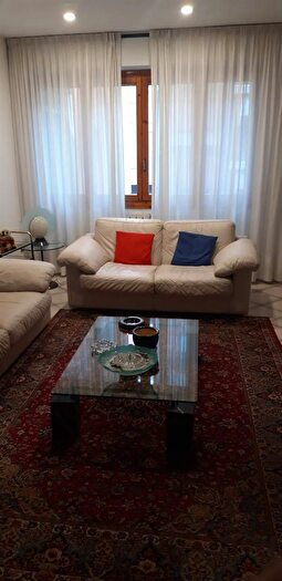 Appartamento con 5 locali in vendita in Prato, Prato